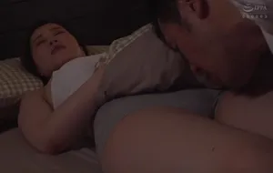 3 ngày ông xã đi bàn việc làm ăn, vợ yêu ở nhà nữa đêm bị bố gã chồng mò vào phòng