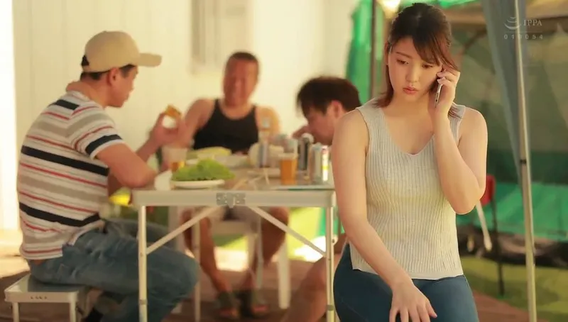 Anh xã khờ để Cô vợ tham gia sự kiện cắm trại với mấy gã nhà kề bên và cái kết